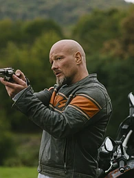 Сотников вернулся! Никита Панфилов расследует убийство в сериале «Лихач»