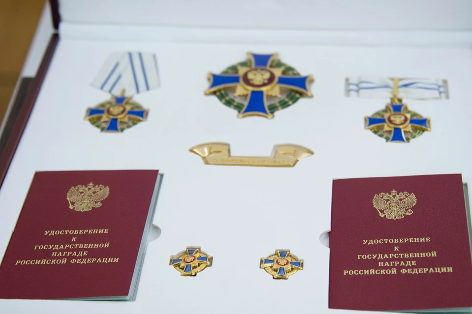 Орден «Родительская слава» вручается обоим родителям парным комплектом.