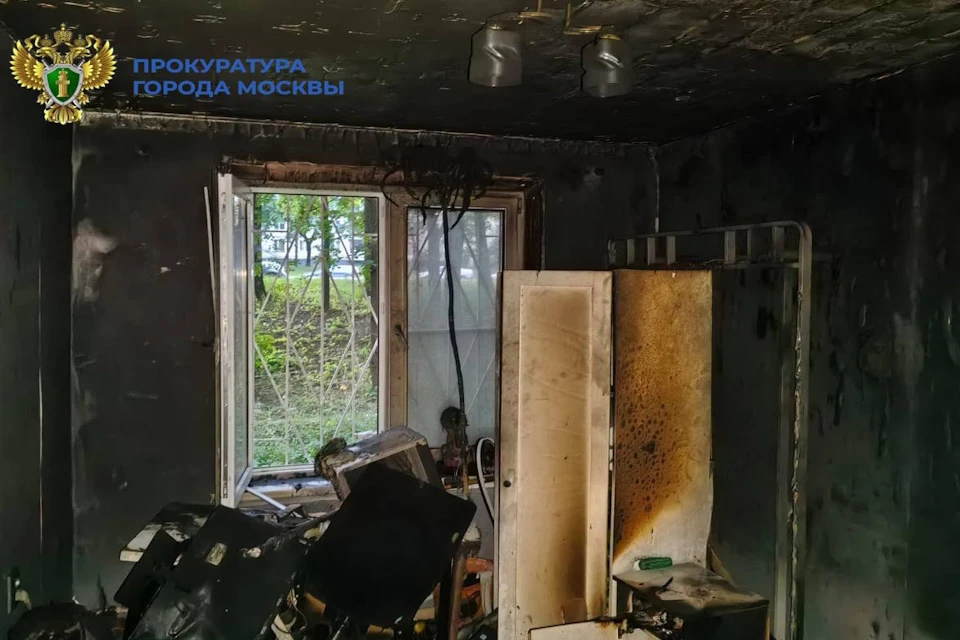 Тело женщины нашли после пожара в жилом доме в Москве