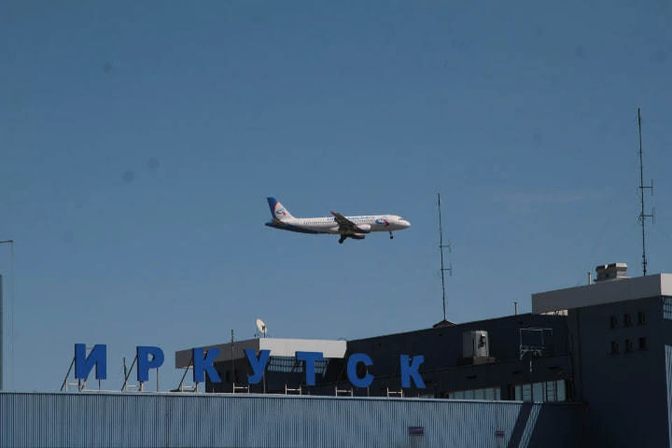 У самолета Ан-24 в Иркутске обнаружили неисправность перед вылетом.