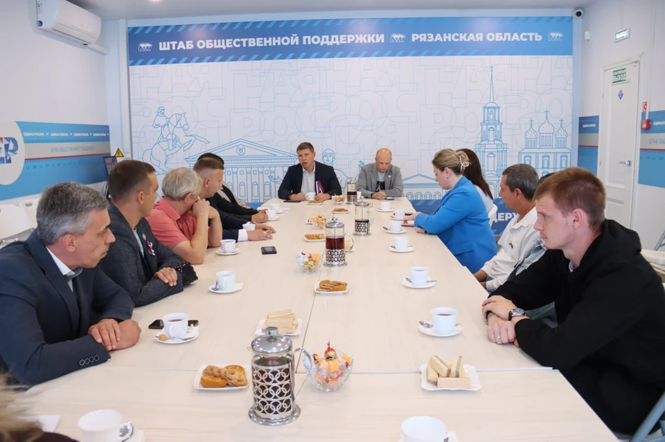 Депутаты Рязанской областной и городской Думы встретились с представителями Комитета семей воинов Отечества, Ассоциации ветеранов СВО и самими ветеранами.