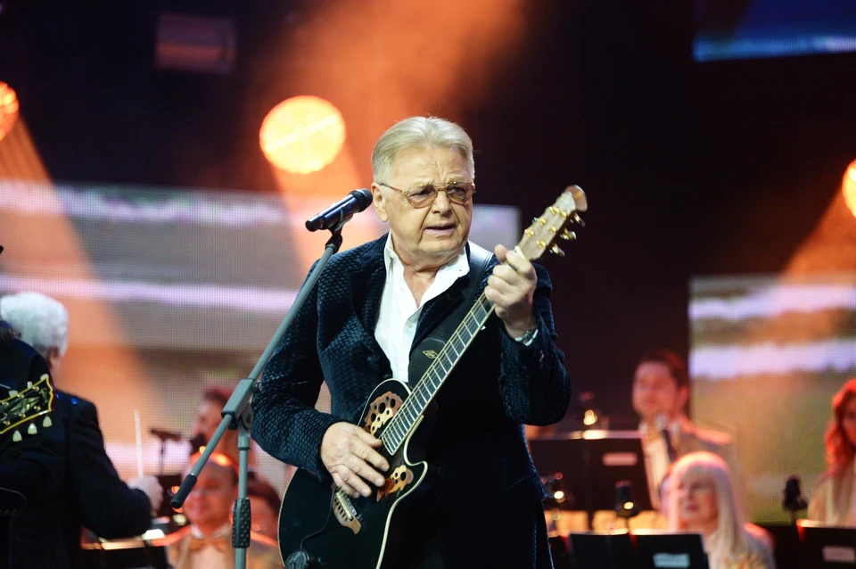 Юрий Антонов вышел на сцену "Новой волны" после слухов о госпитализации