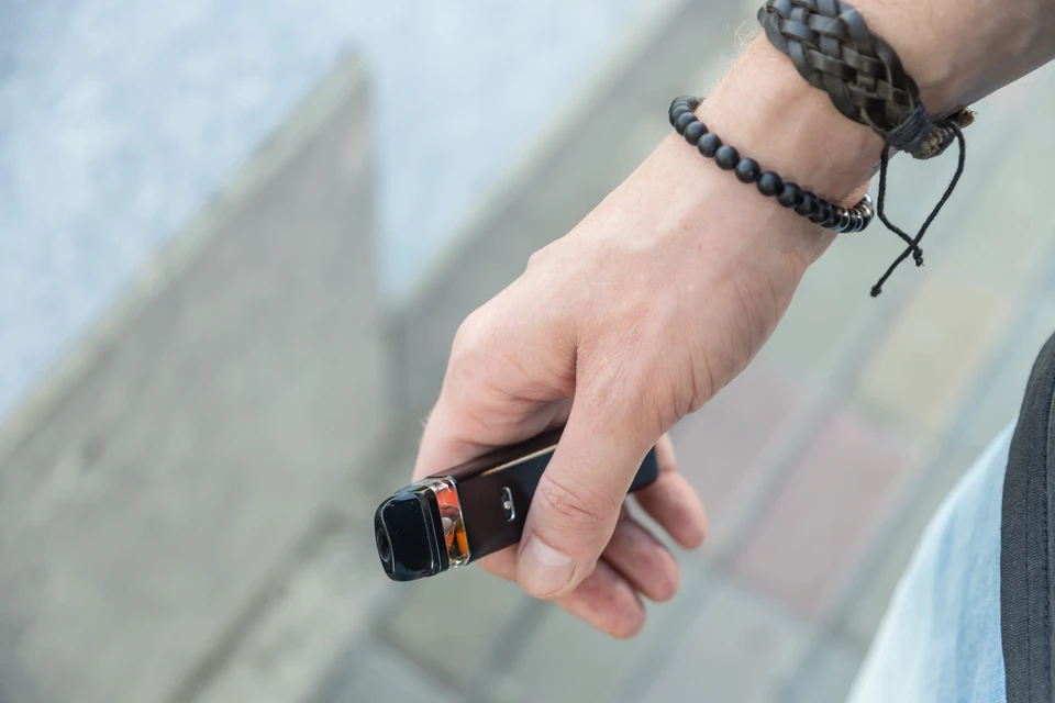 Большинство жителей Кирова (62%) выступают за полный запрет продажи вейпов.