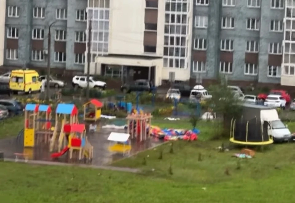 Вход на батут в Затоне, который улетел от порыва ветра. Фото: Луиза Нагорнова.