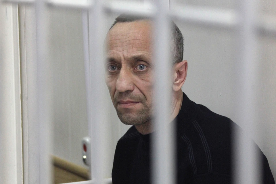 Суд приговорил Ангарского маньяка Попкова к 9,5 годам за убийство 2011 года. Фото: EPA/ТАСС
