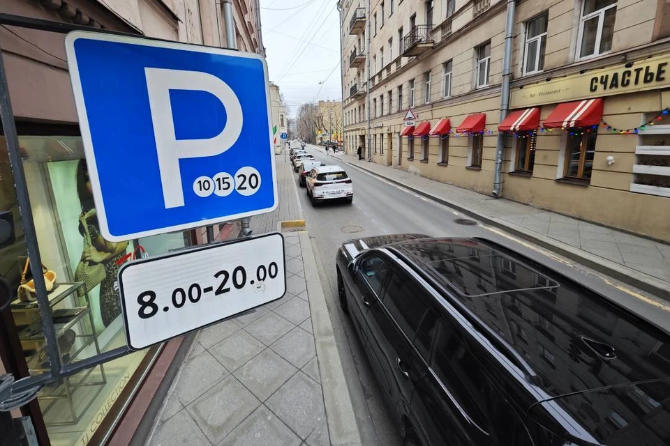 Платная парковка выйдет за пределы центра Петербурга.