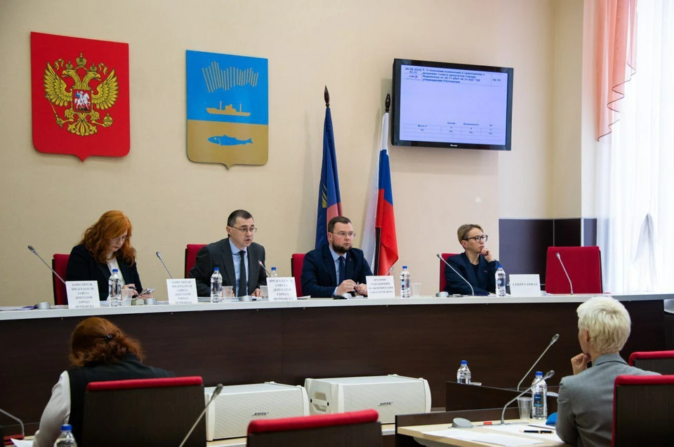 Главным обсуждением стало принятие проекта изменений в Устав муниципального образования «Город-герой Мурманск». Фото: t.me/morar_51