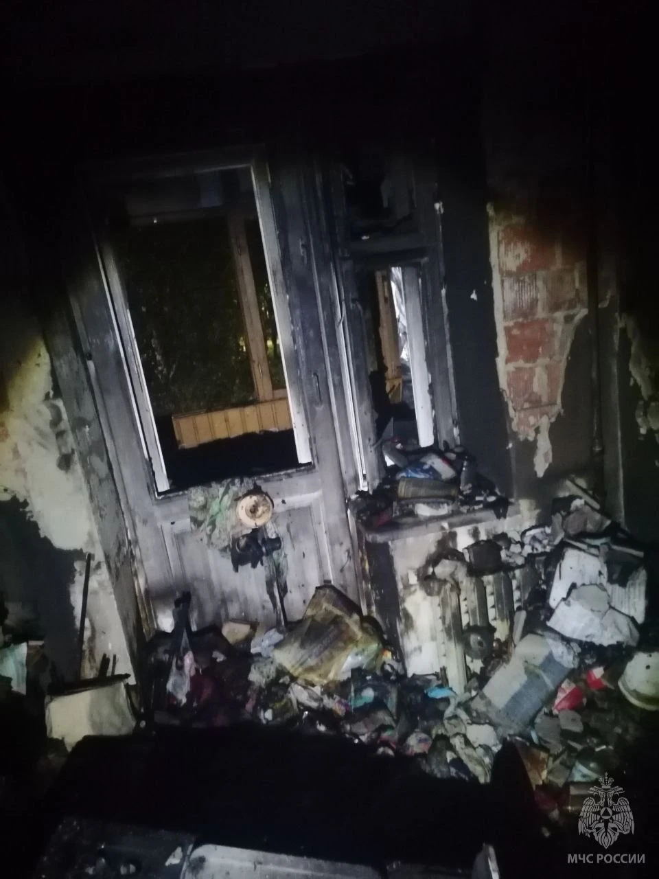 Пожарные эвакуировали 40 человек из загоревшегося дома в Сормовском районе.