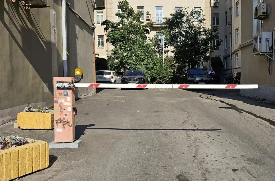 Юрист Русяев: за установку незаконного шлагбаума грозит штраф