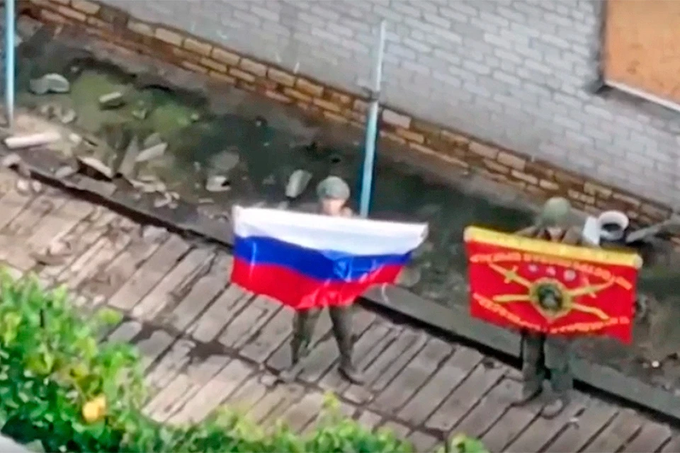 Военнослужащие 57-й отдельной мотострелковой бригады группировки войск «Восток» рассказали подробности освобождения поселка Запорожское в Днепропетровской области.