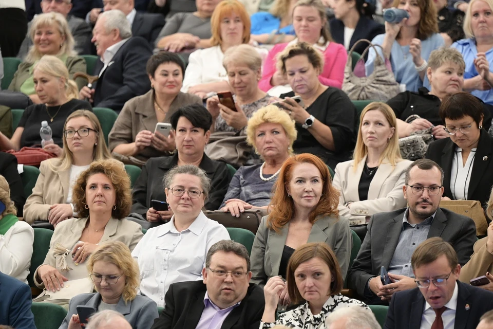 Учителям объяснили, как справляться с протестами. Фото: Департамент информполитики региона
