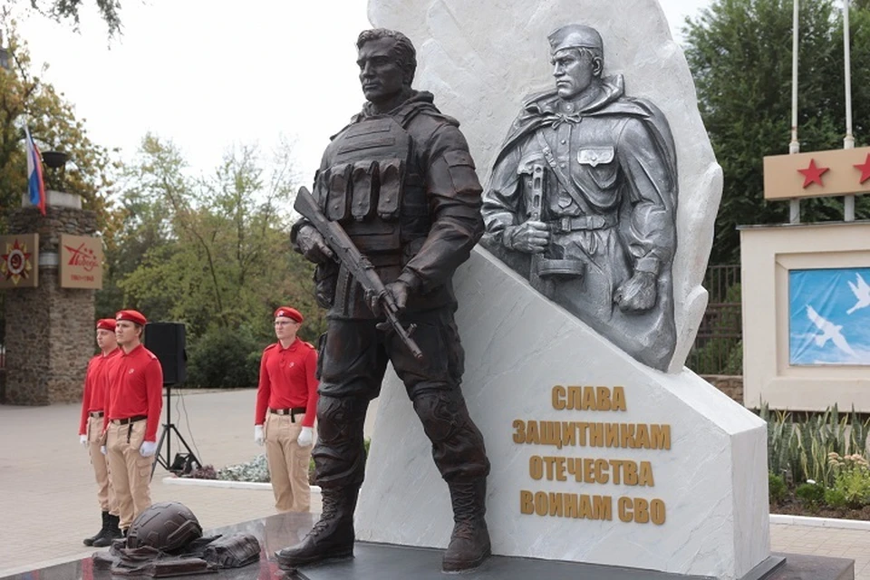 Торжественная церемония состоялась на площади Победы. Фото: сайт правительства Ростовской области