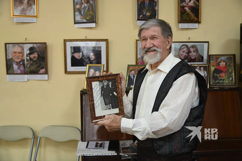 На протяжении более 60 лет Владимир Лаптев коллекционирует автографы актеров, музыкантов и танцоров