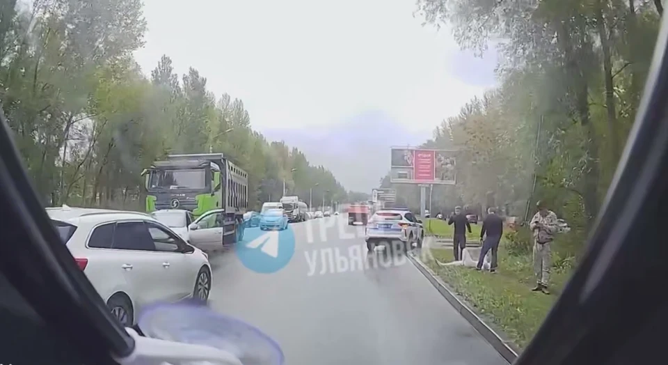 В Ульяновске грузовик протаранил Ладу Гранту на проспекте Нариманова. Фото Треш Ульяновск