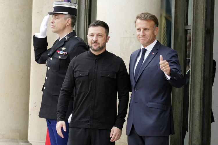 Бендер из Киева: встреча «коалиции желающих» с Зеленским в Париже провалилась