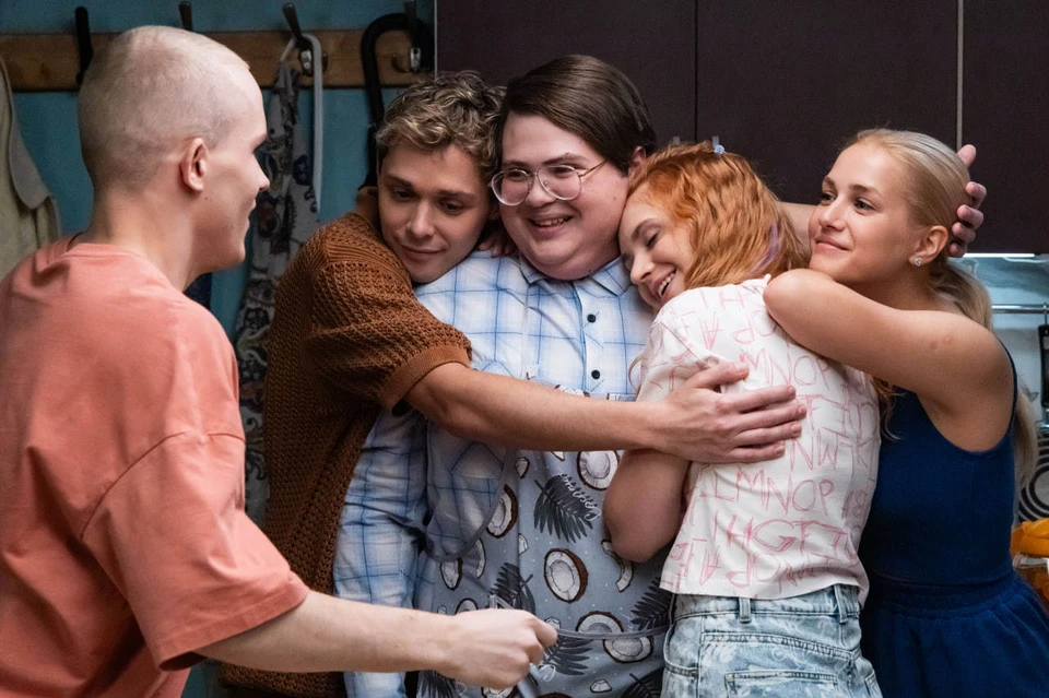 В сериале «Универ. Молодые» сыграли Сергей Пиоро, Юлия Франц, Виталий Гогунский