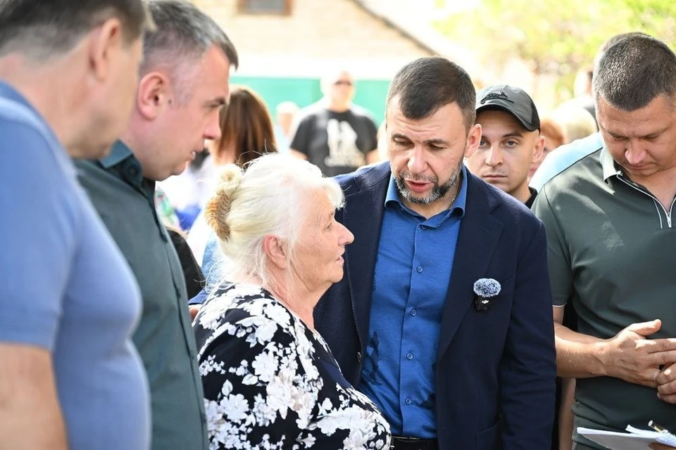 Пушилин обсудил с жителями поселка Красный Октябрь в Макеевке волнующие их проблемы и пути решения. Фото: ТГ/Пушилин