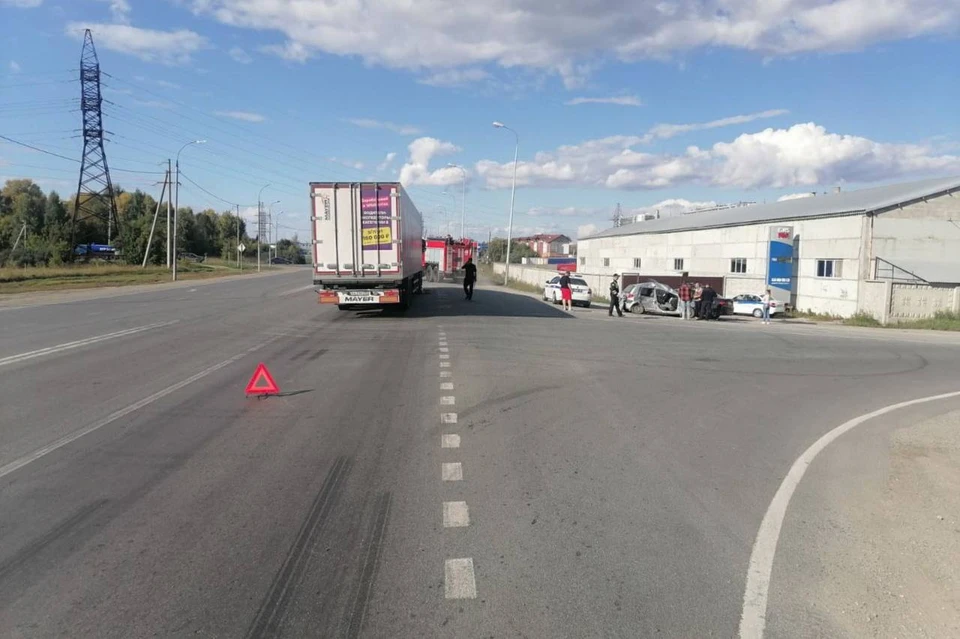 Под Новосибирском произошло смертельное ДТП с большегрузом и двумя иномарками. Фото: ГАИ Новосибирской области