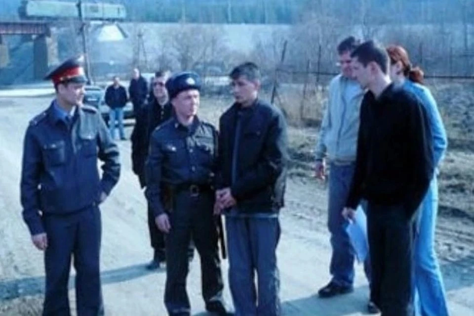 Убивший школьниц «златоустовский маньяк» требует два миллиона рублей у адвоката. Фото: из материалов дела.