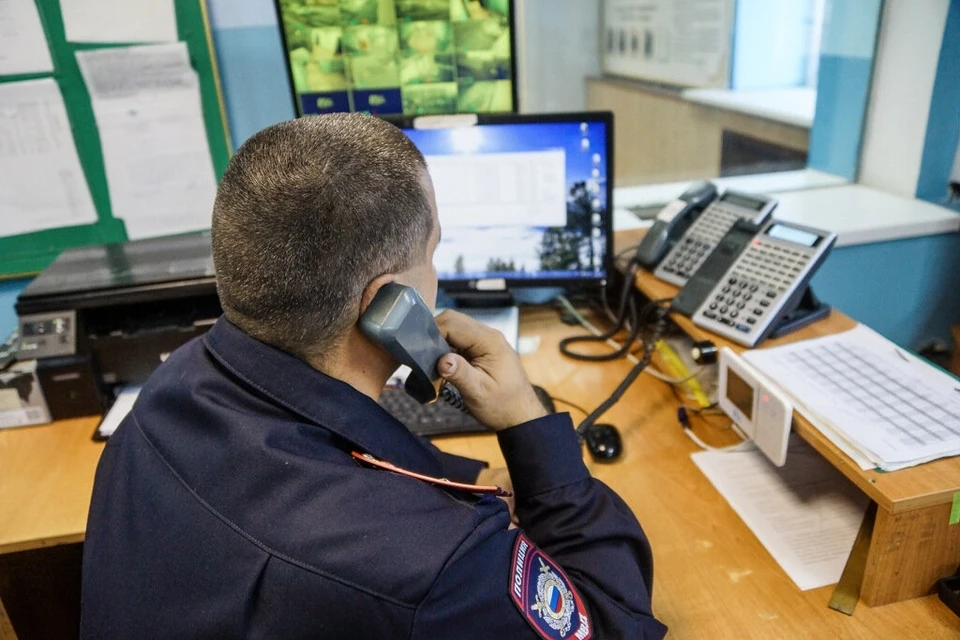 Сотрудники полиции задержали подозреваемого