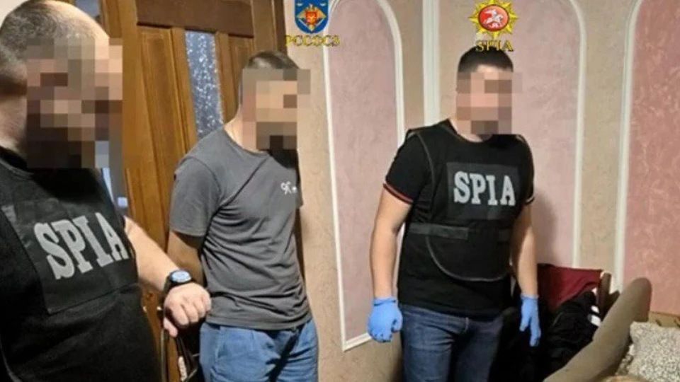 Сотрудники Службы внутренней защиты и антикоррупции МВД задержали начальника управления Погранполиции в Косоуцах, Михая Стога. Фото: скриншот видео