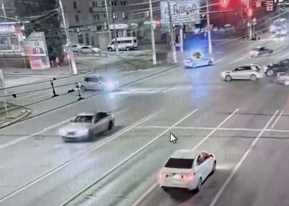 Молодой лихач устроил гонку.