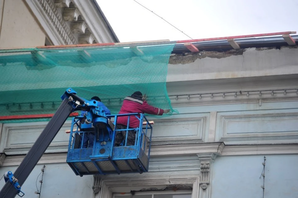 В Улан-Удэ двое мужчин получили травмы во время наружных работ