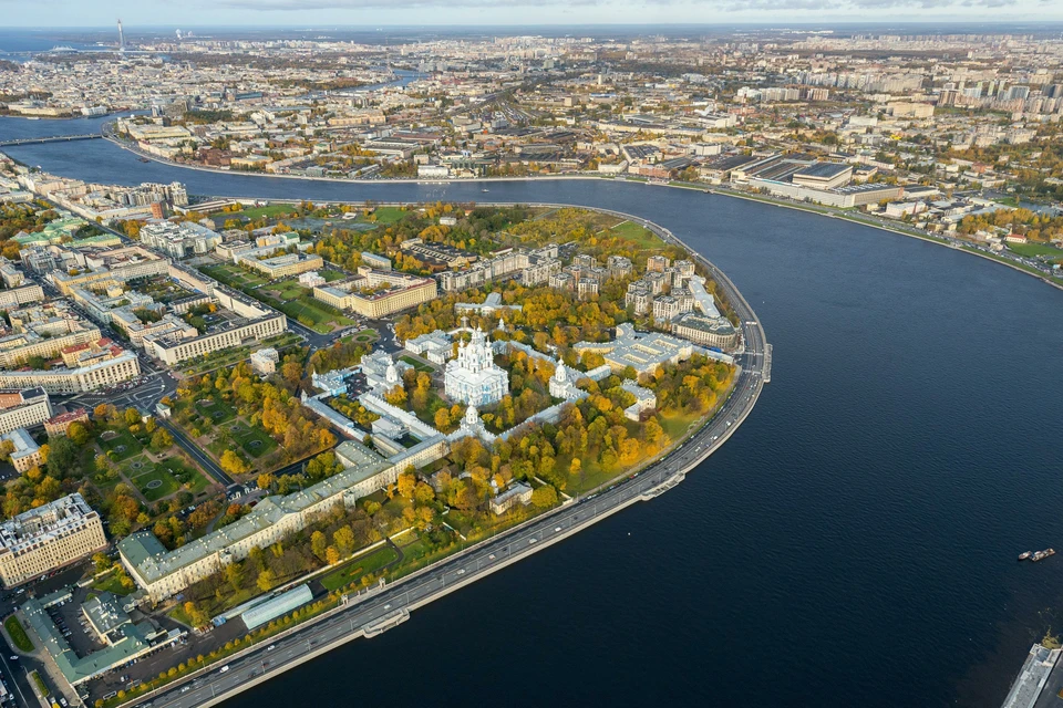 В Петербурге посетителей четырех музеев эвакуируют из-за сообщений об угрозах