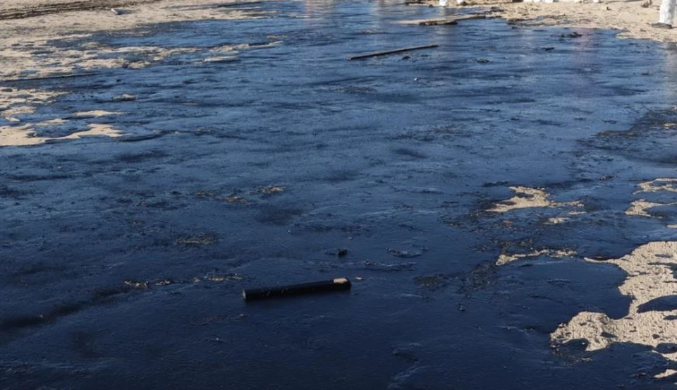 Нижегородцам назвали причину появления мазутного озера возле ТЦ «Фантастика».