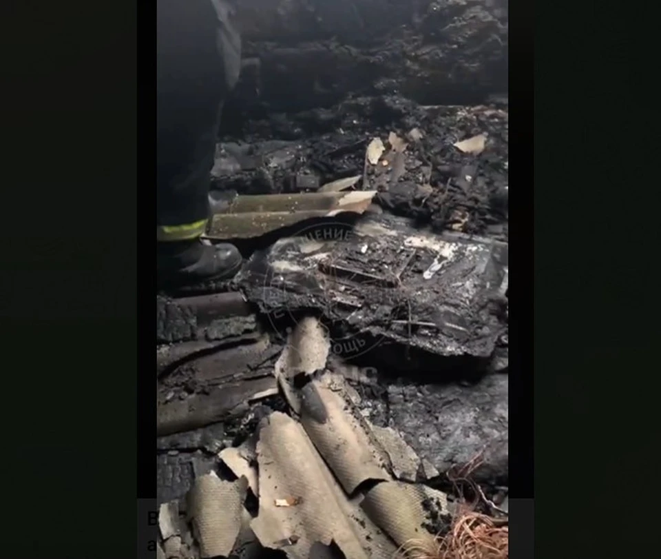 После взрыва самогонного аппарата начался пожар. Фото: скрин с видео