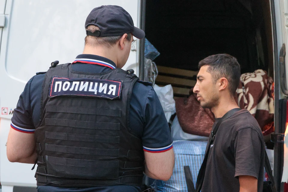 РИАН: Нарушившие закон мигранты не смогут свободно въезжать в РФ