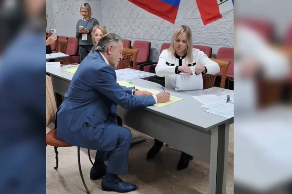 Председатель Заксобрания Новосибирской области принял участие в голосовании. Фото: Заксобрание НСО