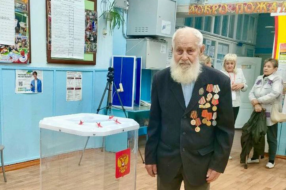 Александр Павлович Щапин на избирательном участке. Фото: t.me/iksrf74