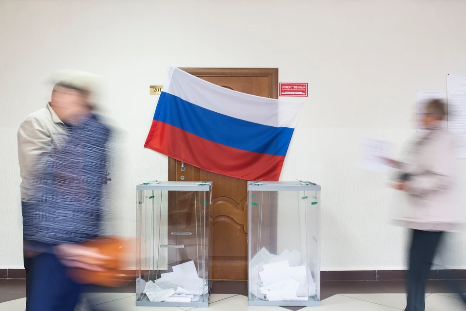 Мошенники распространили вброс о бюллетенях с галочками в Курской области. Фото: Slutsky Maksim/Shutterstock/Fotodom.