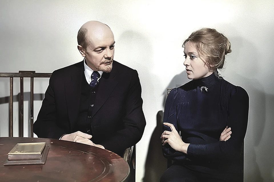 В фильме «Доверие» (1975) Кирилл Лавров сыграл Ленина, а Маргарита Терехова - Александру Коллонтай. Фото: Global Look Press