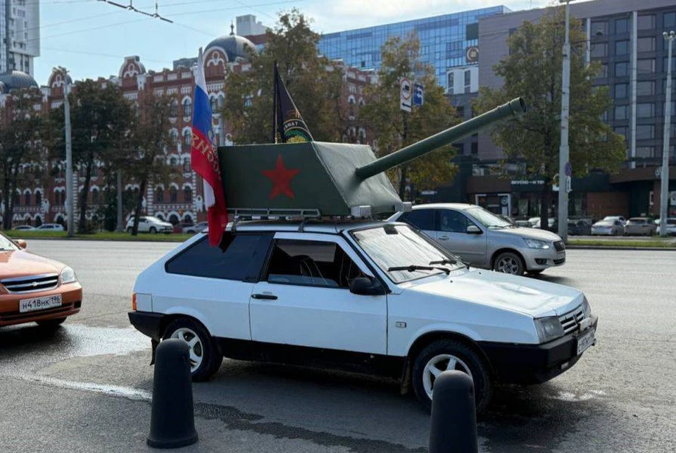 В Екатеринбурге автопробегом отметили День танкиста. Фото: департамент информационной политики Свердловской области