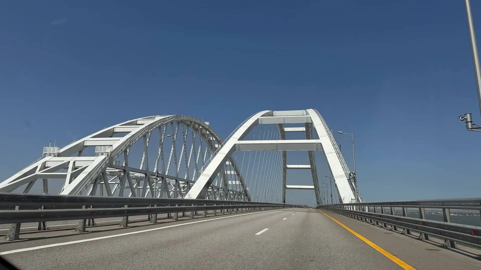 В очереди перед Крымским мостом со стороны Керчи стоят 125 автомобилей