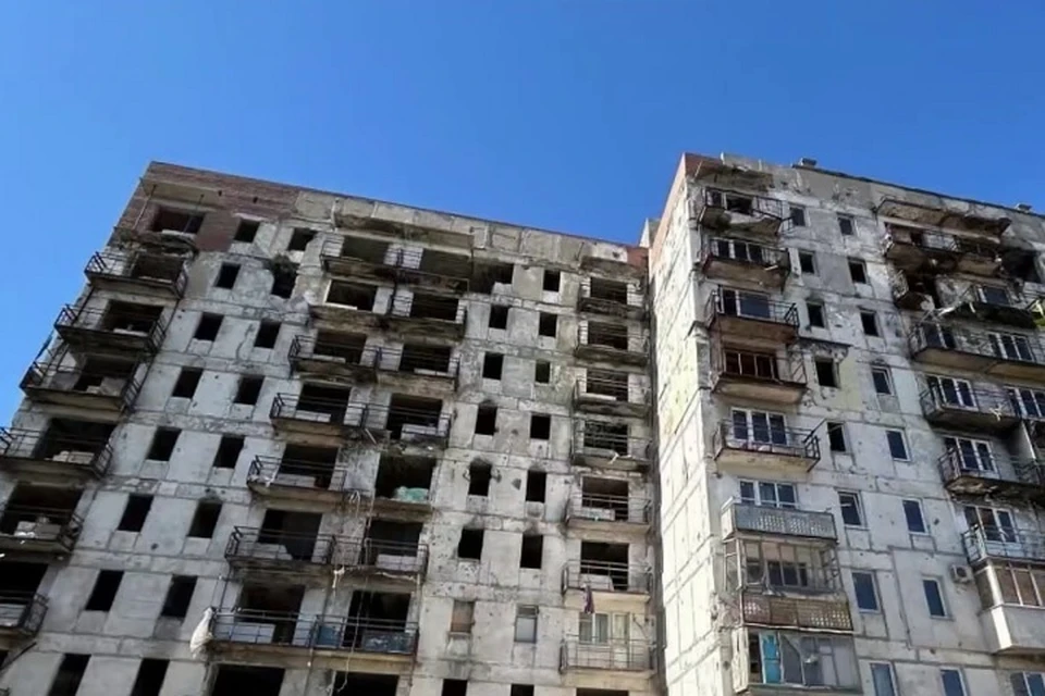 В Мариуполе строители из Ульяновской области восстанавливают многоэтажку. Фото: «РКС-НР»