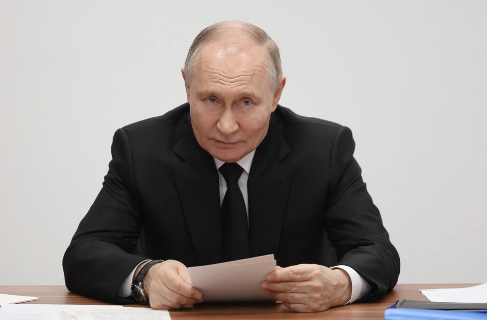 Путин: Экономике России придется пройти по острому лезвию