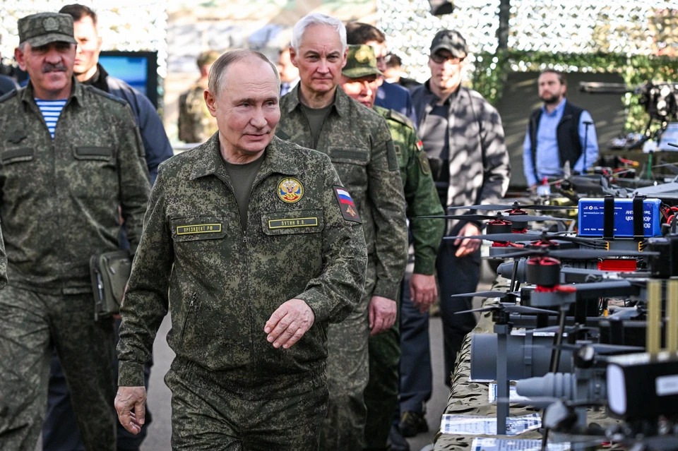 Путин пообщался с иностранными делегациями на учениях «Запад-2025». Фото: Сергей Бобылев/POOL/ТАСС