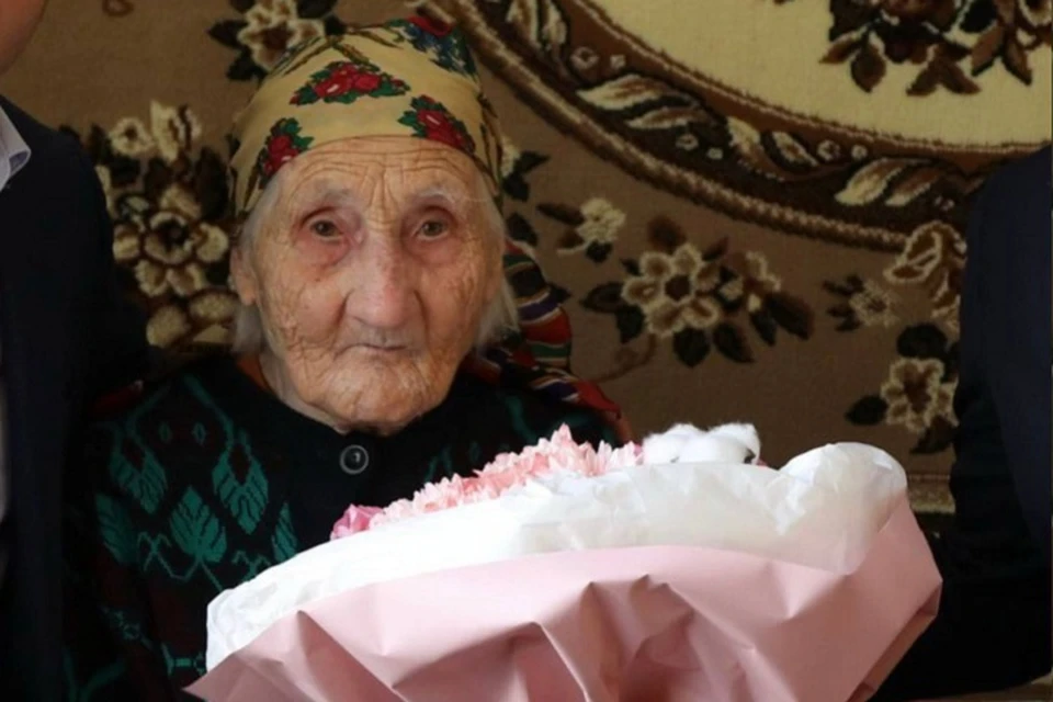 100-летний юбилей отпраздновала труженица тыла Мария Григорьевна Лысенко. Фото: соцсети главы республики.