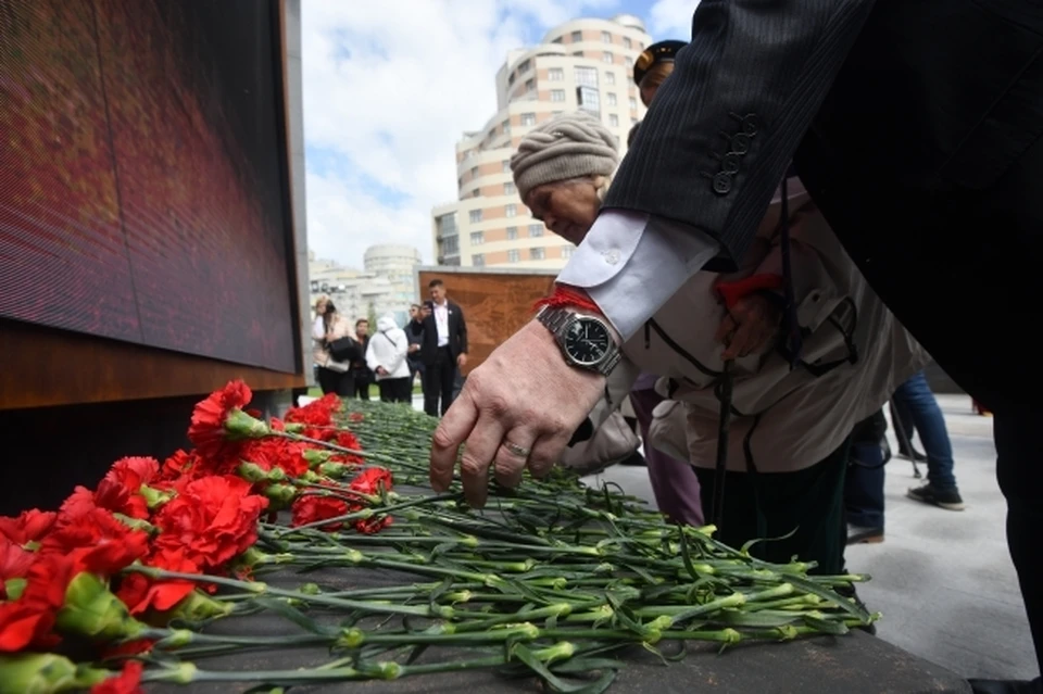 В поселке Ключи на Камчатке открыли мемориальную доску погибшим альпинистам