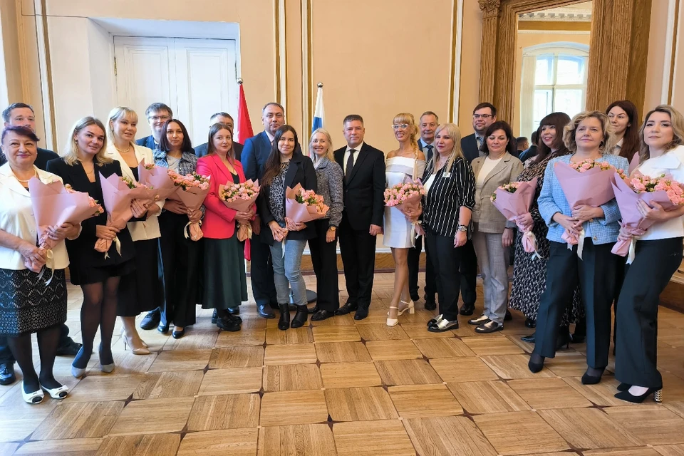 Победителей конкурса награждали летом в Смольном.