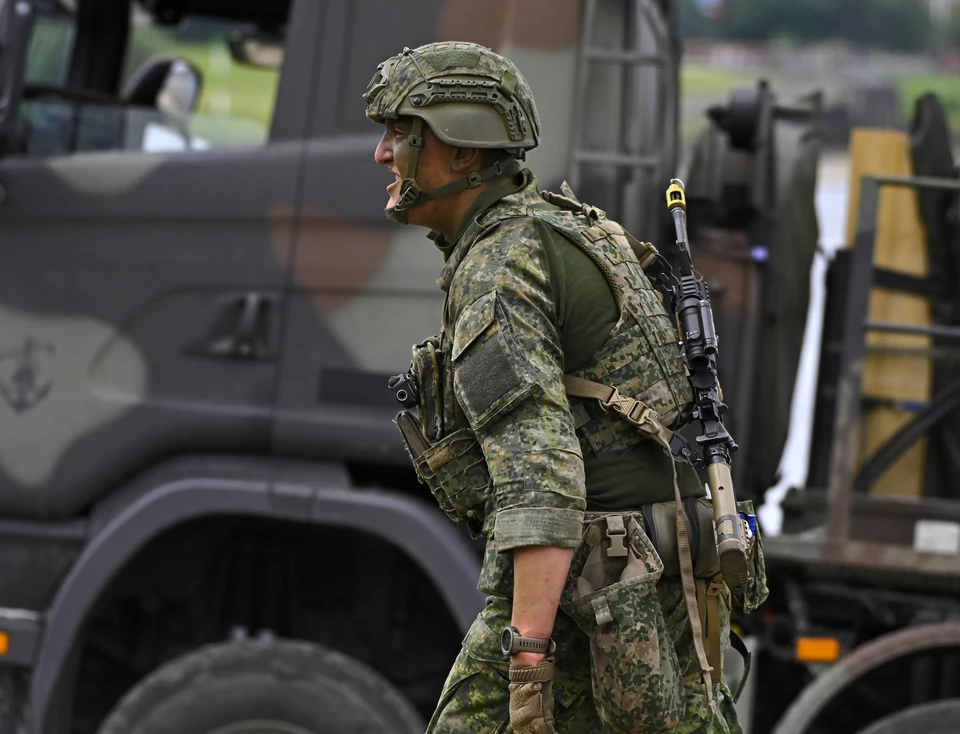 СВР сообщила о прибытии первых военных из Британии и Франции в Одессу