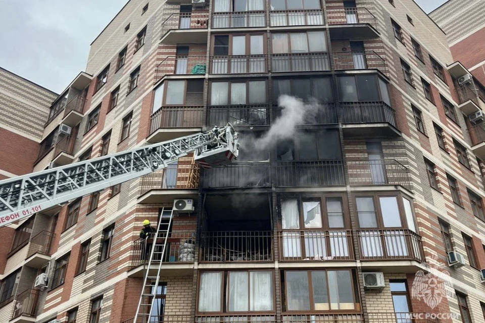 Пожарные спасли из горящих квартир в Новой Москве двух человек