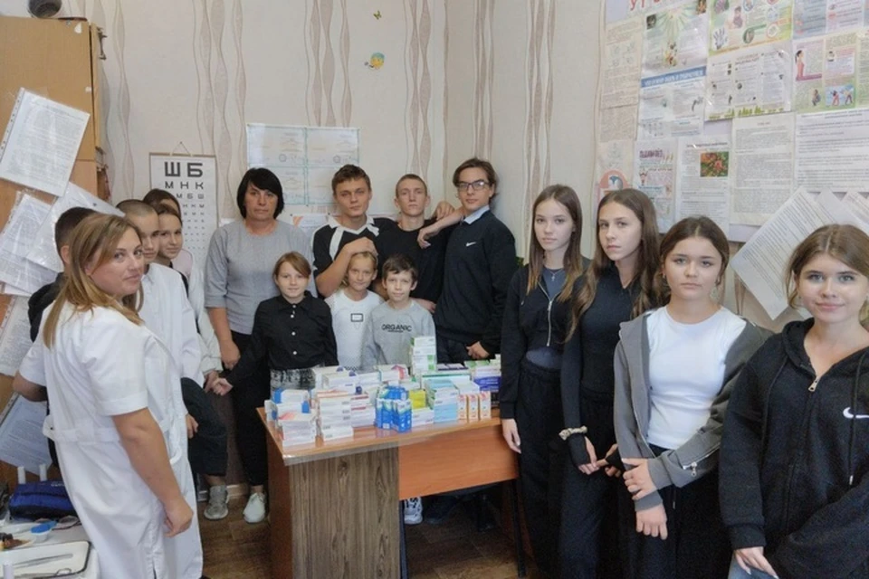 Медикаменты привезли в школу Каменки-Днепровской благотворители. Фото: Запорожский областной суд