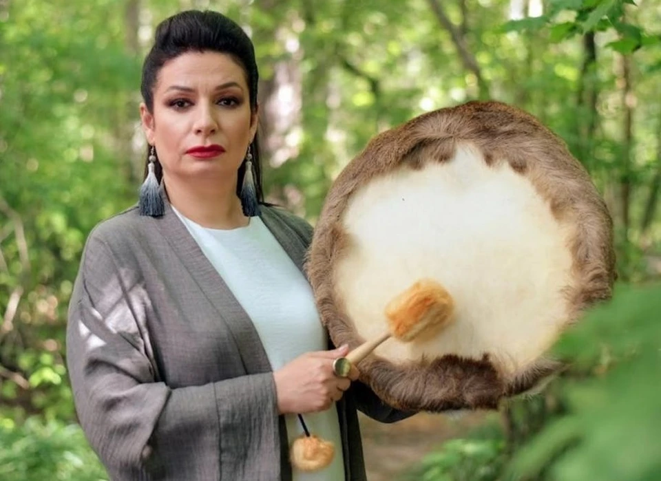 Алена Полынь (по паспорту Елена Суликова) сама себя называла ведьмой. Для эффекта.