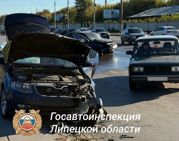 На Студеновской в Липецке столкнулись пять автомобилей
