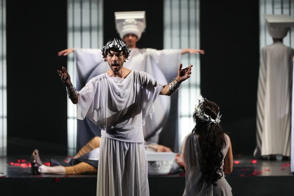 «Сон в летнюю ночь» – знаменитая шекспировская комедия об изменчивости любви. Фото: stavteatr.ru