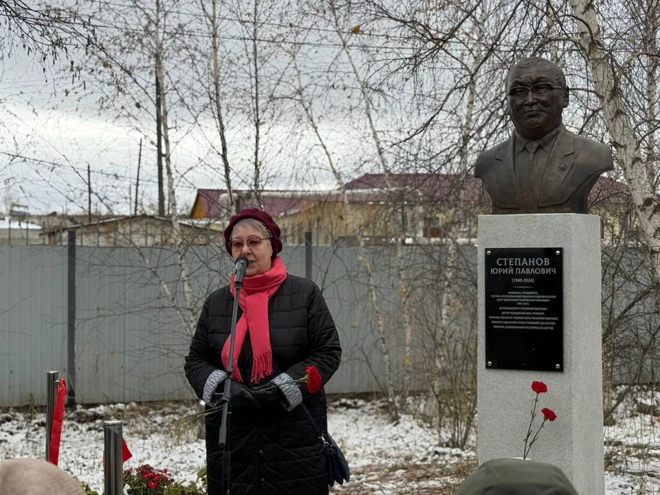 В Якутске открыт сквер имени выдающегося врача Юрия Степанова Фото: Официальный аккаунт Якутской городской Думы